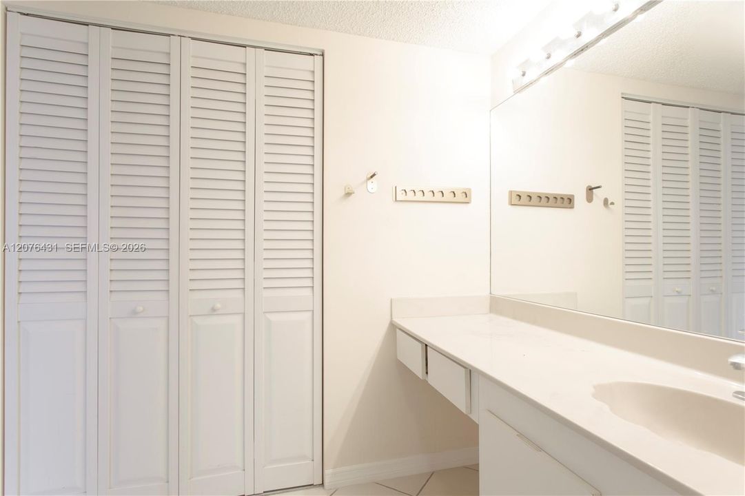 En Venta: $450,000 (2 camas, 2 baños, 1130 Pies cuadrados)