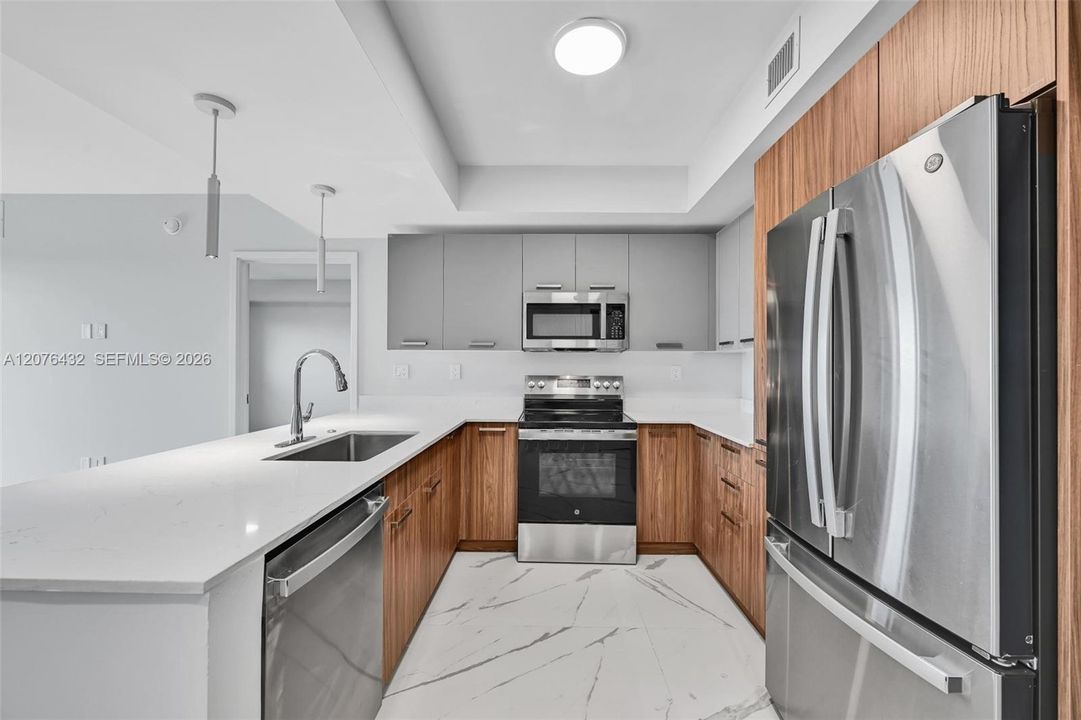В аренду: $2,800 (2 спален, 2 ванн, 901 Квадратных фут)