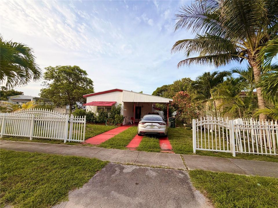 En Venta: $650,000 (3 camas, 2 baños, 2011 Pies cuadrados)