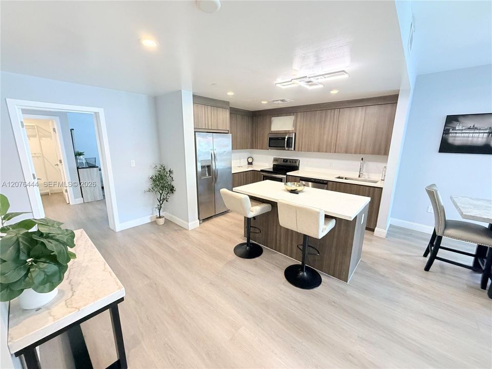En Venta: $630,000 (2 camas, 2 baños, 1170 Pies cuadrados)