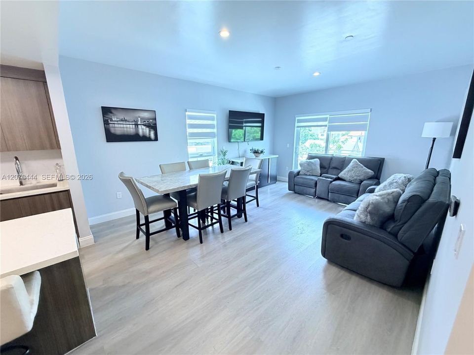 En Venta: $630,000 (2 camas, 2 baños, 1170 Pies cuadrados)