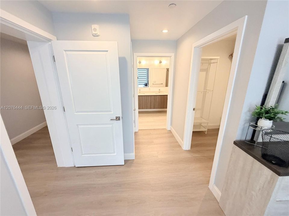En Venta: $630,000 (2 camas, 2 baños, 1170 Pies cuadrados)