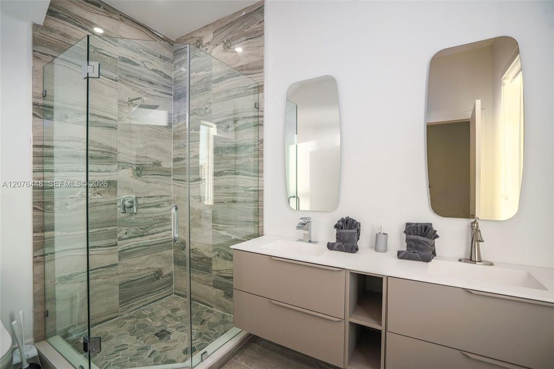 В аренду: $9,995 (5 спален, 4 ванн, 2532 Квадратных фут)