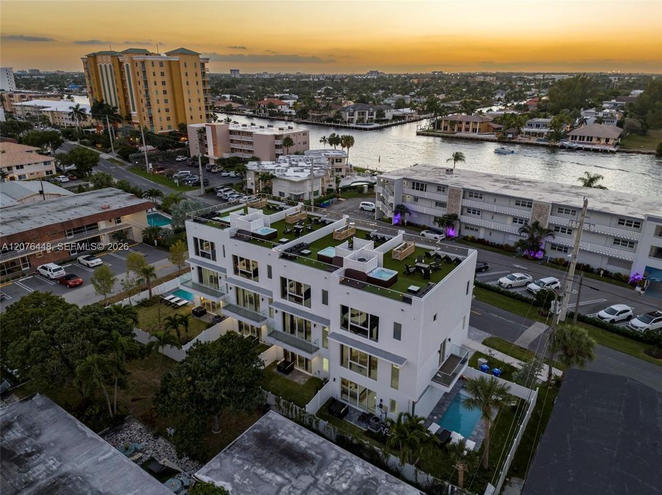 В аренду: $9,995 (5 спален, 4 ванн, 2532 Квадратных фут)