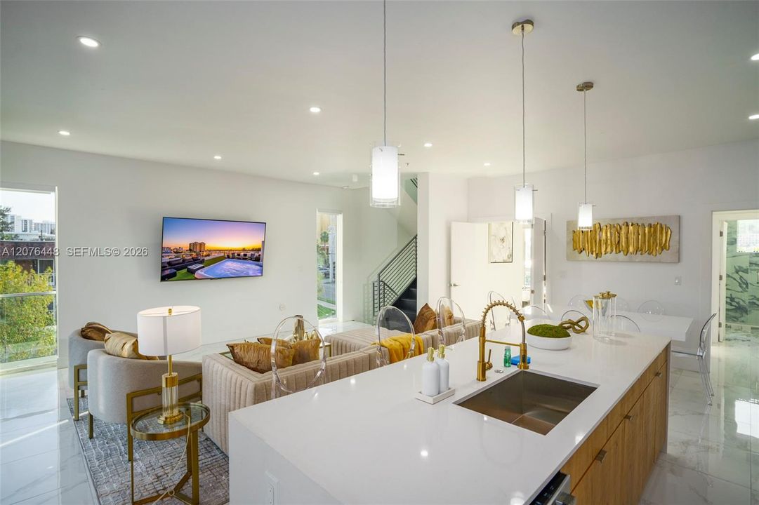 В аренду: $9,995 (5 спален, 4 ванн, 2532 Квадратных фут)