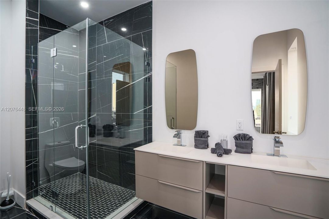 В аренду: $9,995 (5 спален, 4 ванн, 2532 Квадратных фут)