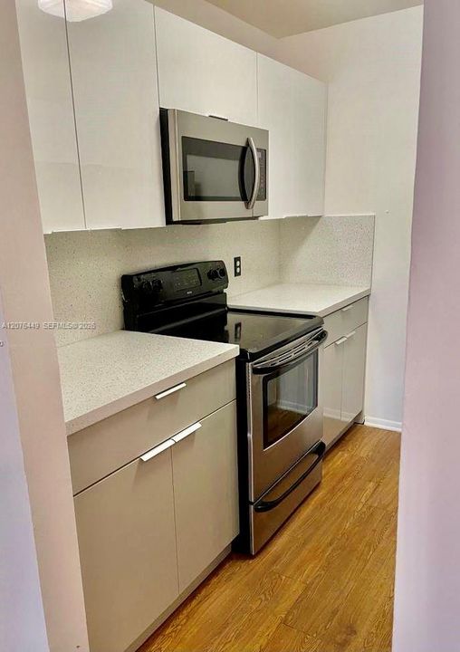 For Sale: $195,000 (2 beds, 1 baths, 800 Square Feet)