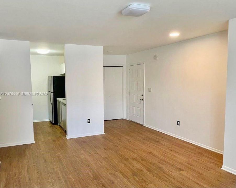 For Sale: $195,000 (2 beds, 1 baths, 800 Square Feet)