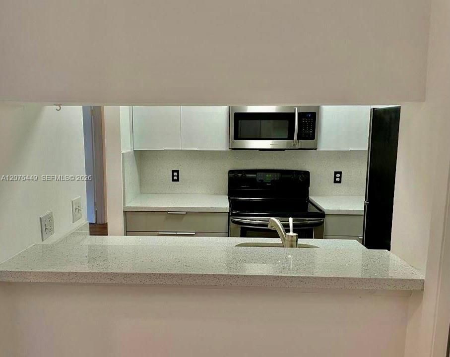 For Sale: $195,000 (2 beds, 1 baths, 800 Square Feet)
