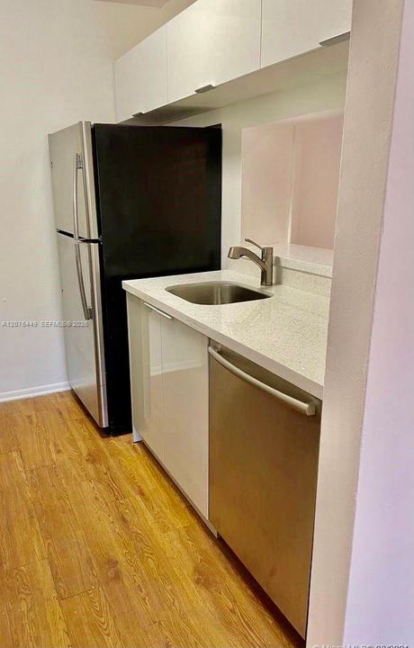 For Sale: $195,000 (2 beds, 1 baths, 800 Square Feet)