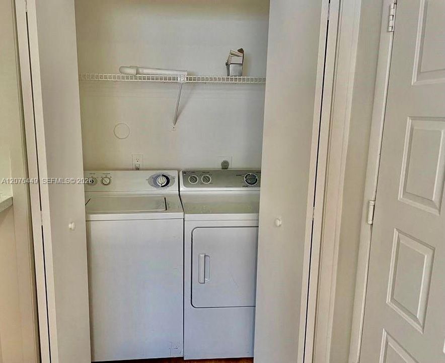 For Sale: $195,000 (2 beds, 1 baths, 800 Square Feet)