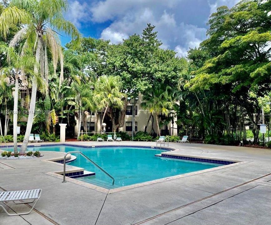 For Sale: $195,000 (2 beds, 1 baths, 800 Square Feet)