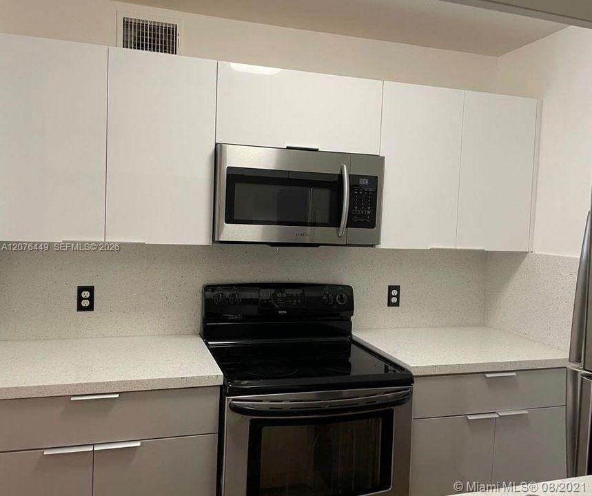 For Sale: $195,000 (2 beds, 1 baths, 800 Square Feet)