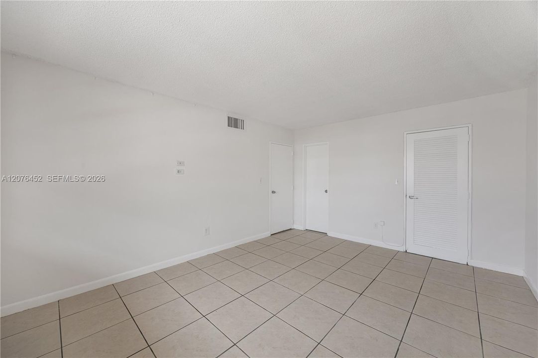 En Venta: $310,000 (2 camas, 2 baños, 1060 Pies cuadrados)