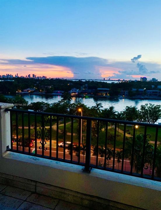 В аренду: $4,300 (2 спален, 2 ванн, 1330 Квадратных фут)