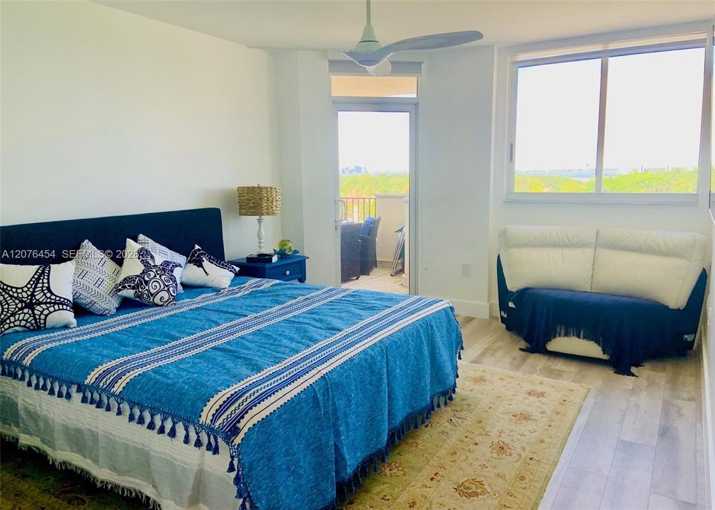 В аренду: $4,300 (2 спален, 2 ванн, 1330 Квадратных фут)
