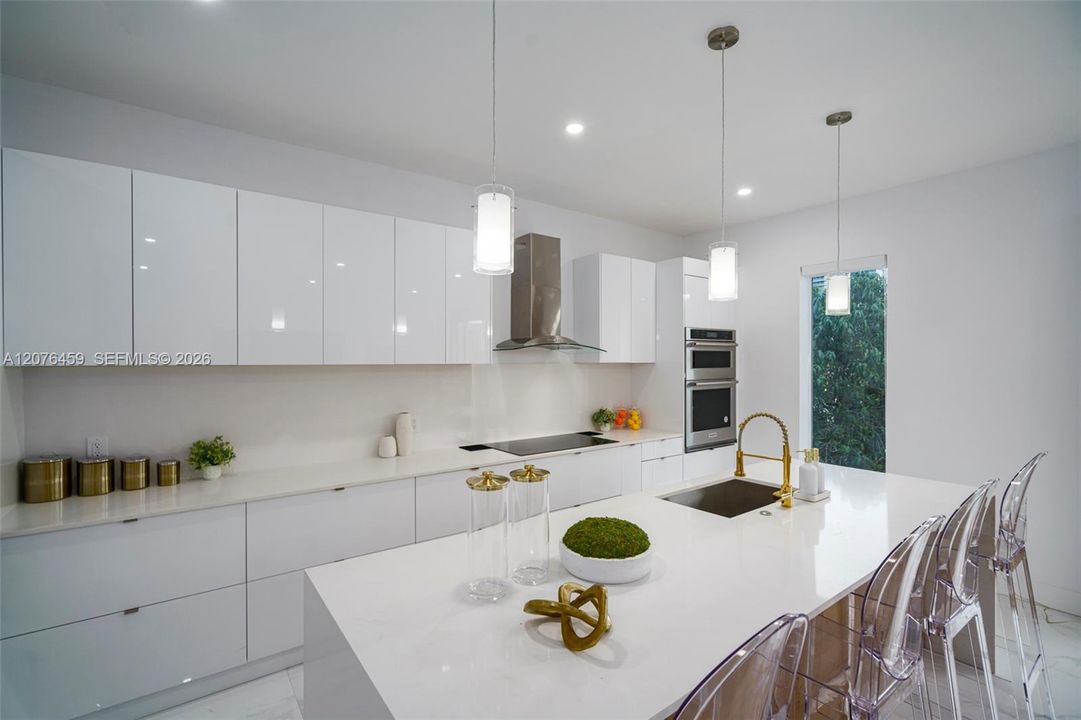 В аренду: $8,995 (5 спален, 4 ванн, 3050 Квадратных фут)