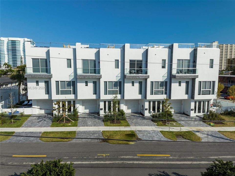 В аренду: $8,995 (5 спален, 4 ванн, 3050 Квадратных фут)