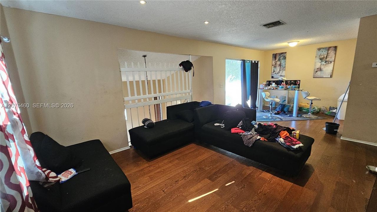 En Venta: $200,000 (3 camas, 2 baños, 1080 Pies cuadrados)