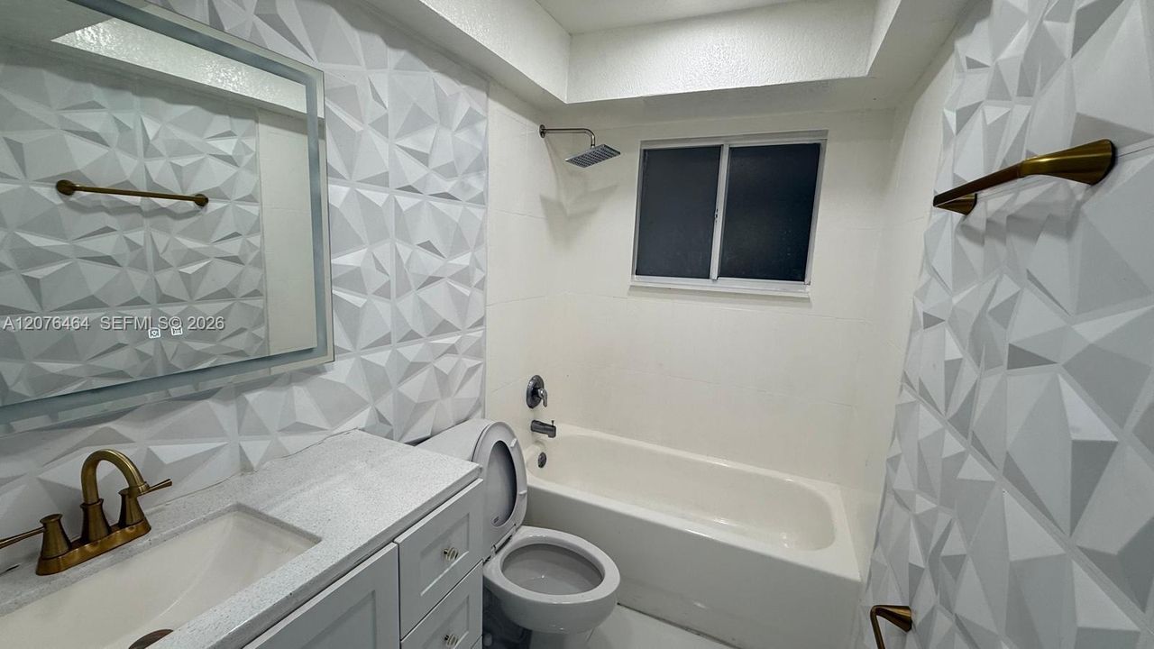 En Venta: $269,000 (2 camas, 1 baños, 861 Pies cuadrados)