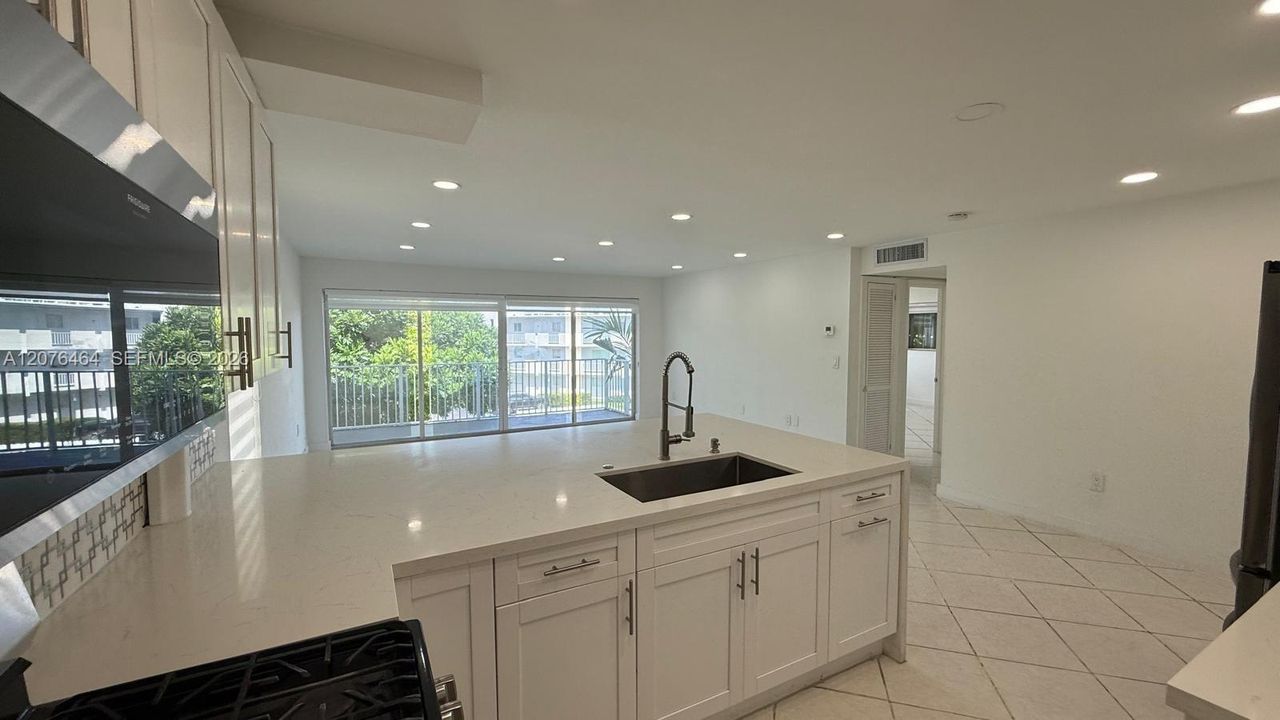 En Venta: $269,000 (2 camas, 1 baños, 861 Pies cuadrados)