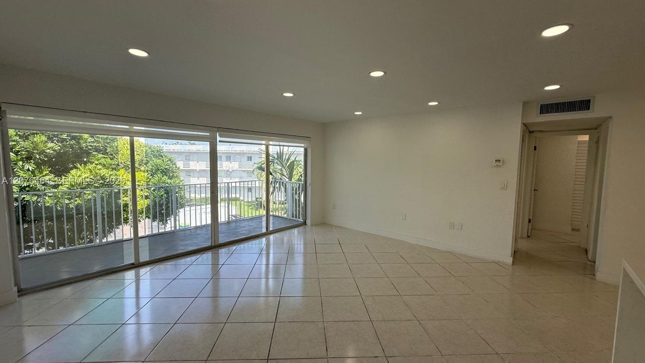 En Venta: $269,000 (2 camas, 1 baños, 861 Pies cuadrados)