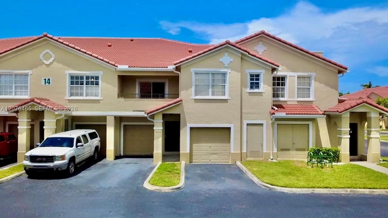 Activo con contrato: $210,000 (1 camas, 1 baños, 878 Pies cuadrados)
