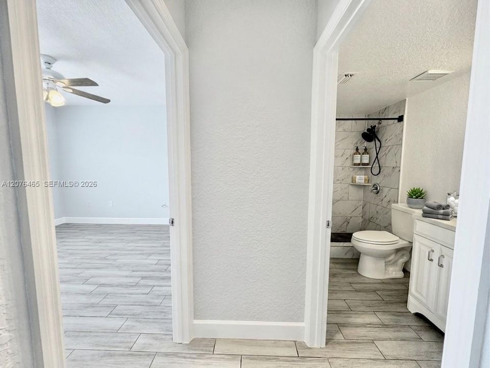 Activo con contrato: $210,000 (1 camas, 1 baños, 878 Pies cuadrados)