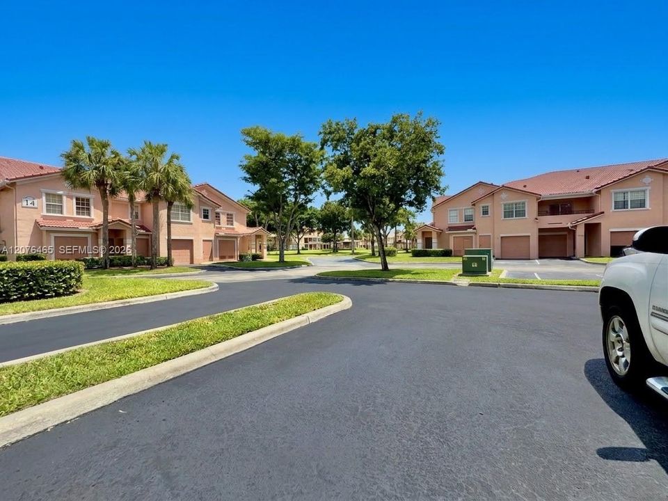 Activo con contrato: $210,000 (1 camas, 1 baños, 878 Pies cuadrados)