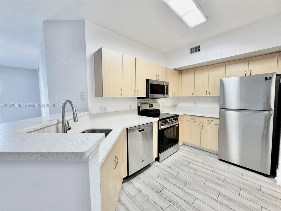 Activo con contrato: $210,000 (1 camas, 1 baños, 878 Pies cuadrados)