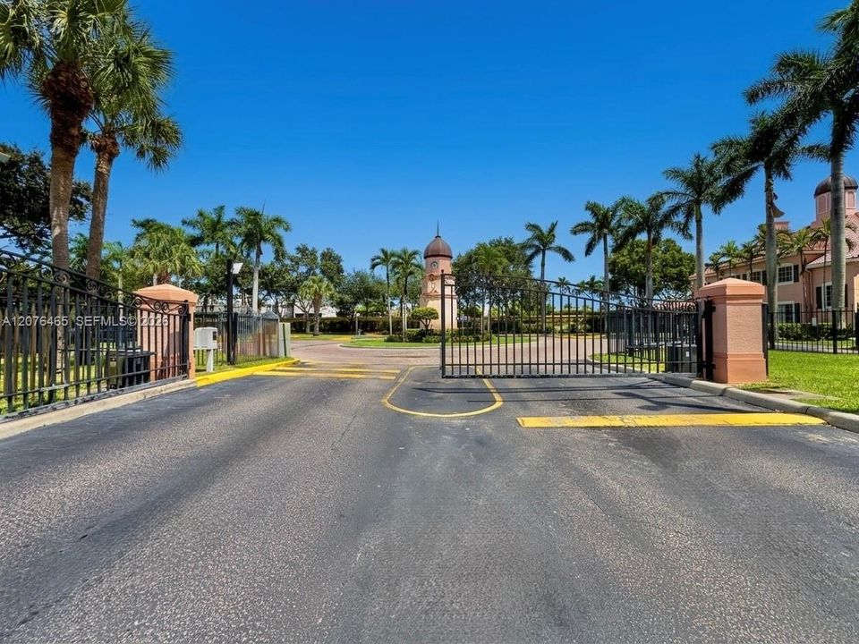 Activo con contrato: $210,000 (1 camas, 1 baños, 878 Pies cuadrados)