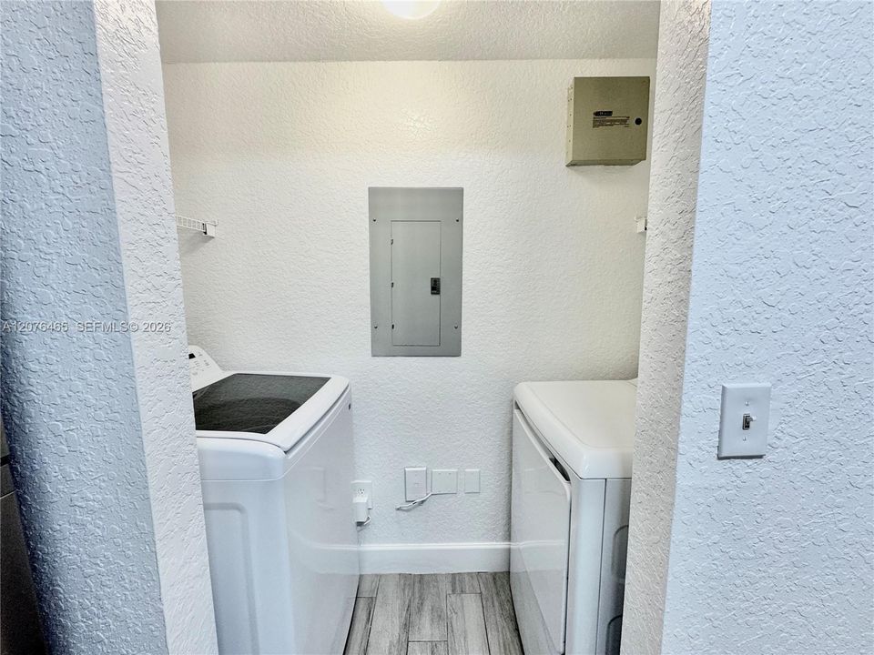Activo con contrato: $210,000 (1 camas, 1 baños, 878 Pies cuadrados)