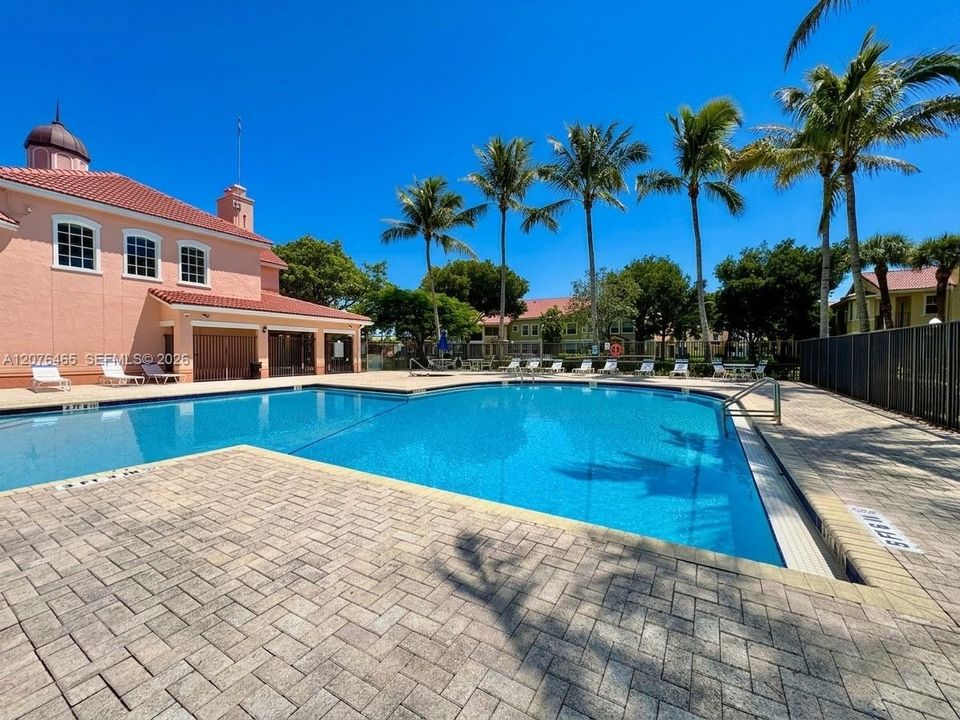 Activo con contrato: $210,000 (1 camas, 1 baños, 878 Pies cuadrados)