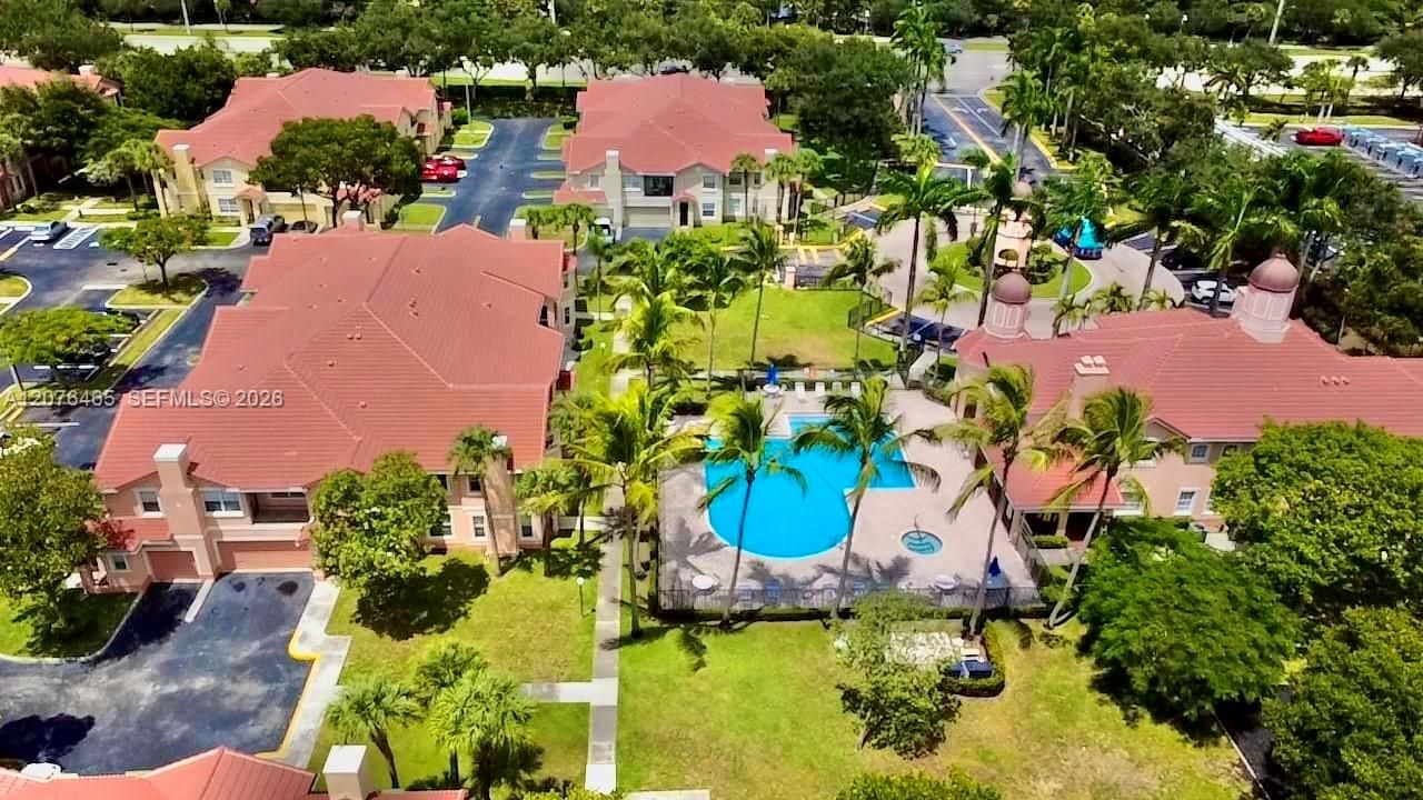 Activo con contrato: $210,000 (1 camas, 1 baños, 878 Pies cuadrados)