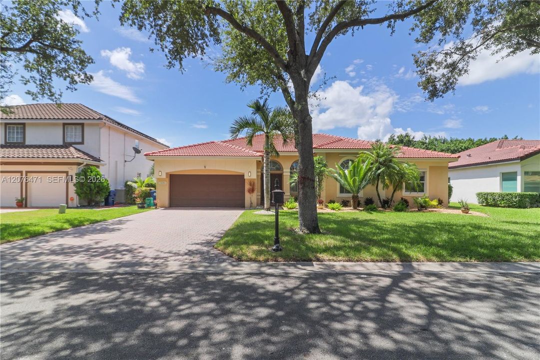 For Sale: $735,000 (4 beds, 2 baths, 2216 Square Feet)