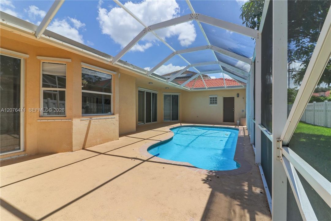 For Sale: $735,000 (4 beds, 2 baths, 2216 Square Feet)