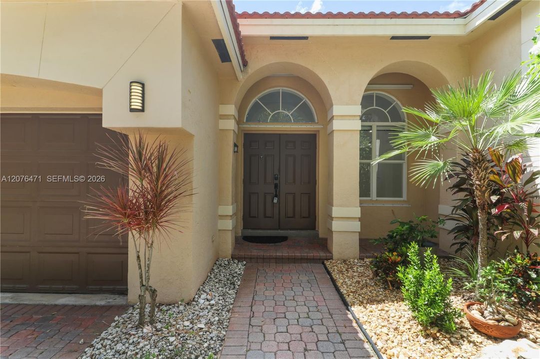 For Sale: $735,000 (4 beds, 2 baths, 2216 Square Feet)