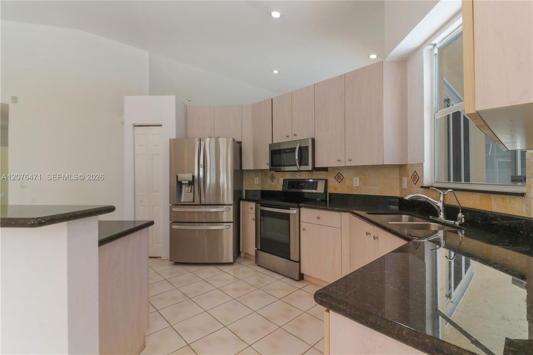 For Sale: $735,000 (4 beds, 2 baths, 2216 Square Feet)