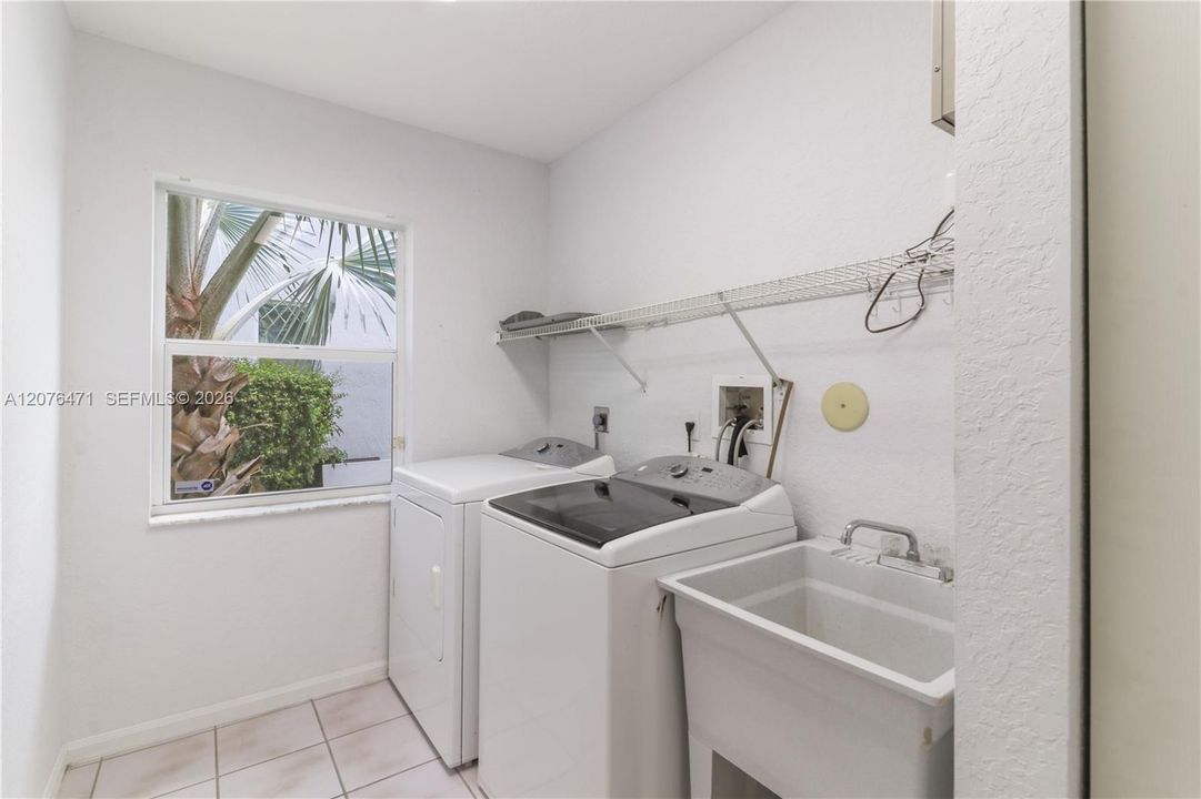 For Sale: $735,000 (4 beds, 2 baths, 2216 Square Feet)