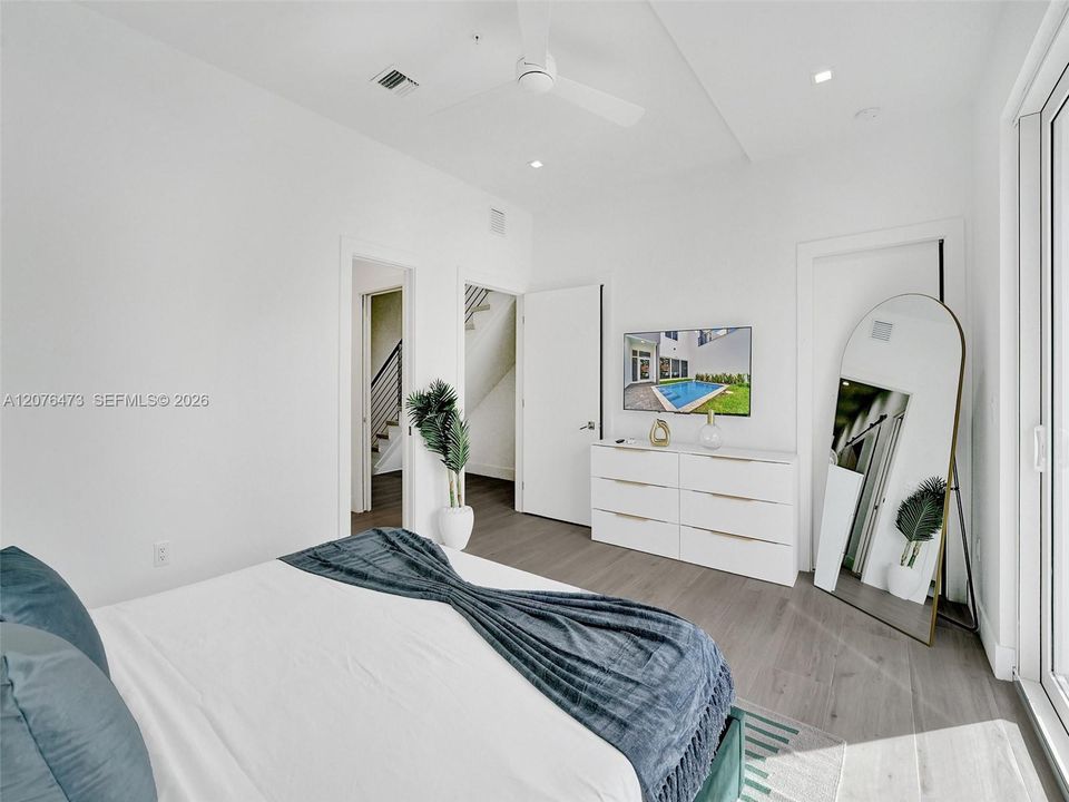В аренду: $7,150 (4 спален, 4 ванн, 2405 Квадратных фут)