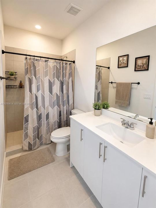 For Sale: $439,999 (3 beds, 3 baths, 1300 Square Feet)