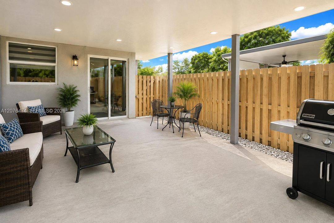 For Sale: $439,999 (3 beds, 3 baths, 1300 Square Feet)