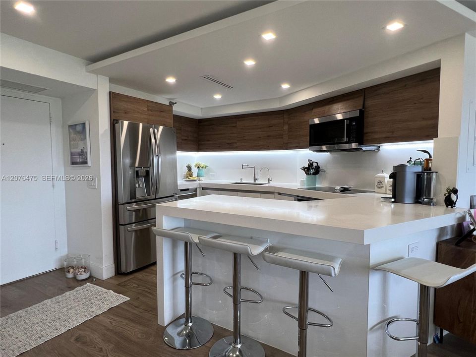 For Rent: $3,000 (2 beds, 2 baths, 1065 Square Feet)