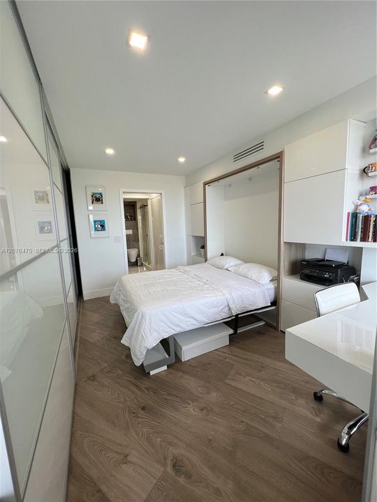For Rent: $3,000 (2 beds, 2 baths, 1065 Square Feet)