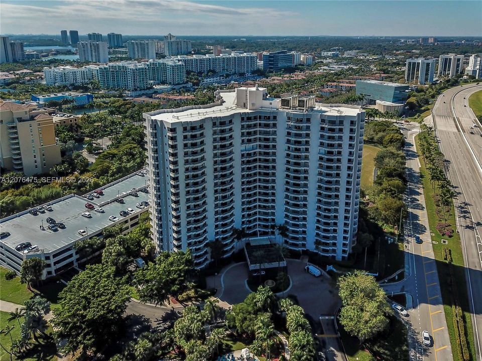 For Rent: $3,000 (2 beds, 2 baths, 1065 Square Feet)