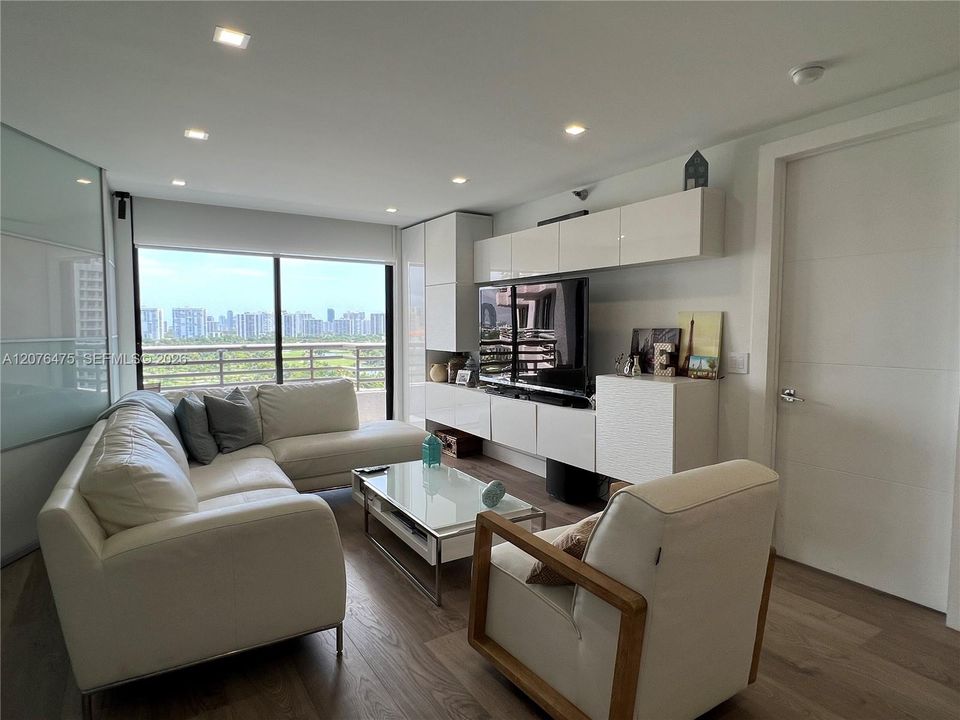 For Rent: $3,000 (2 beds, 2 baths, 1065 Square Feet)