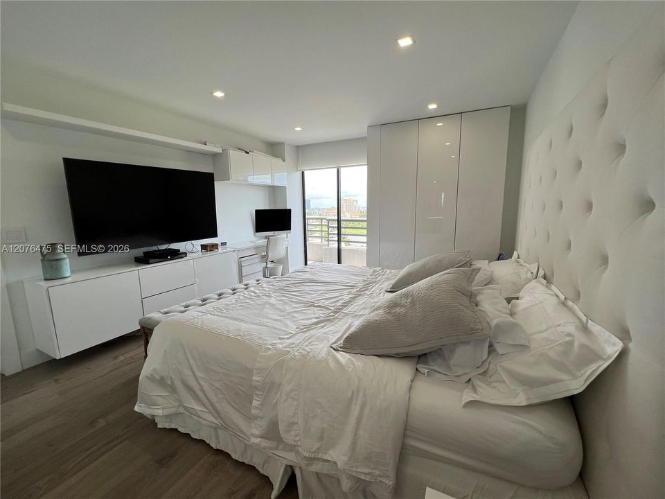For Rent: $3,000 (2 beds, 2 baths, 1065 Square Feet)