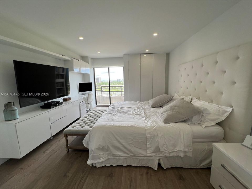 For Rent: $3,000 (2 beds, 2 baths, 1065 Square Feet)
