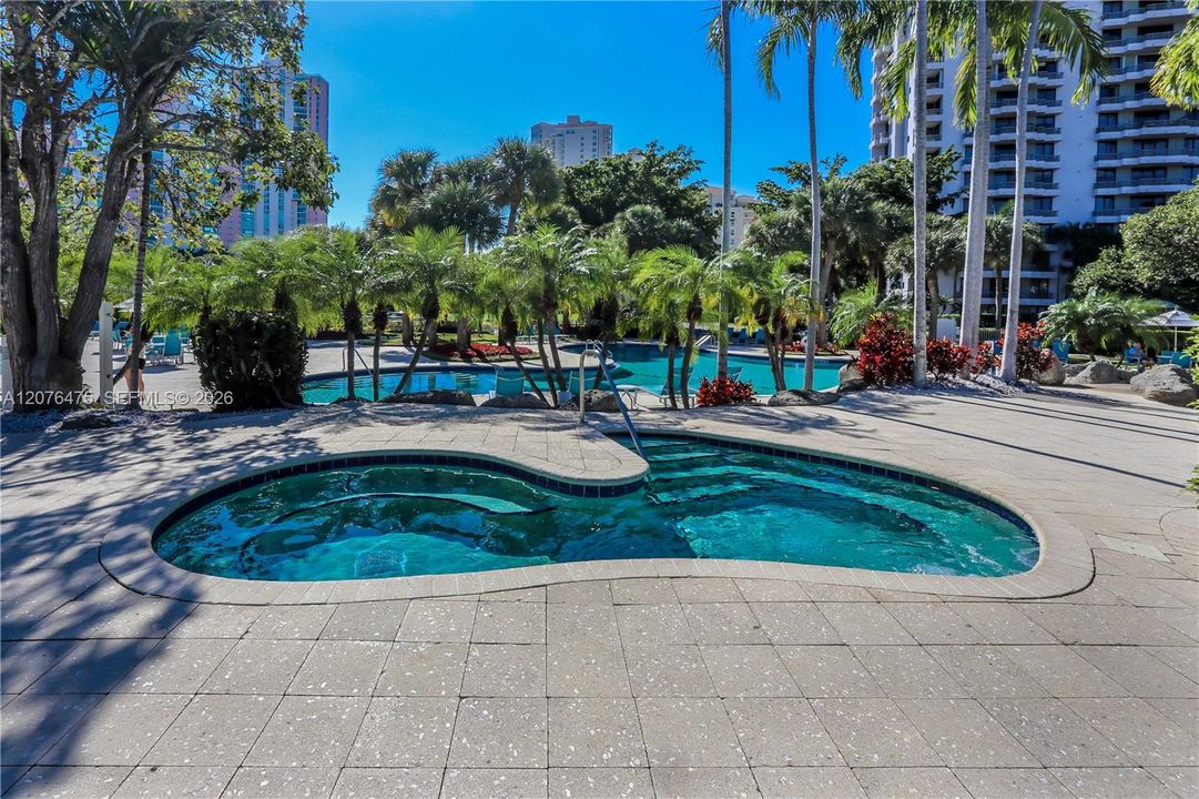 For Rent: $3,000 (2 beds, 2 baths, 1065 Square Feet)