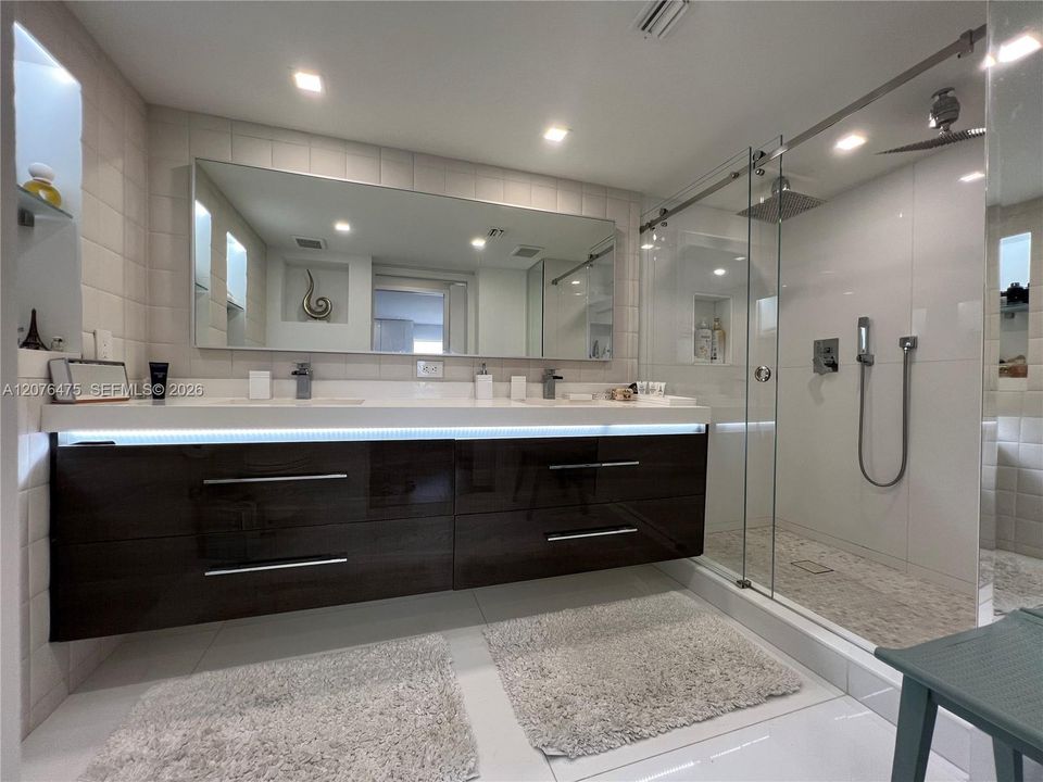 For Rent: $3,000 (2 beds, 2 baths, 1065 Square Feet)